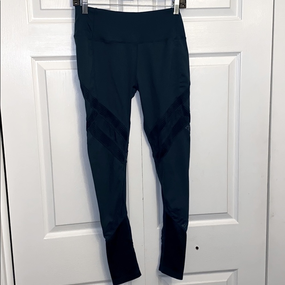 Women’s S Avia leggings w/lace & mesh openings